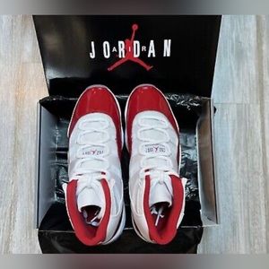 Air Jordan 11 cherry